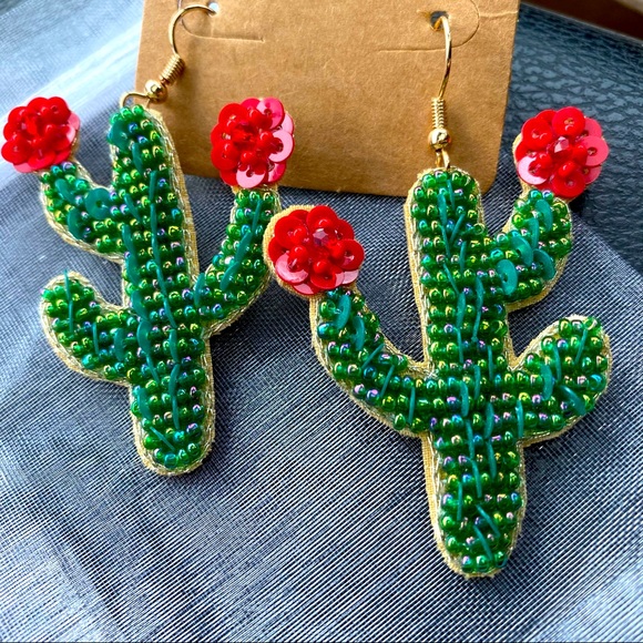 Gorgeous Blooming Saguaro Cactus Seed Beaded Earrings felt backed new - Picture 9 of 10